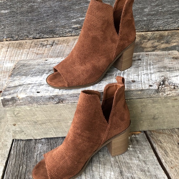 Universal Thread Cognac Block Heeled Bootie - Picture 4 of 6